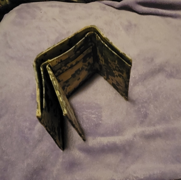 Wallet - Picture 2 of 5